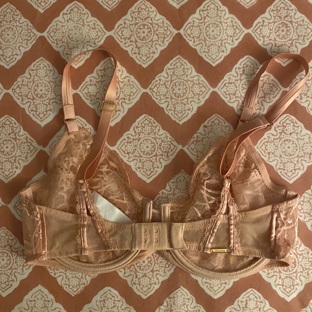 Chantelle pink peachy lace underwire bra size 32 D like new - Picture 8 of 9